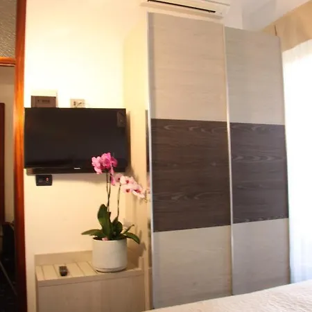 Tilly Hotel 3*